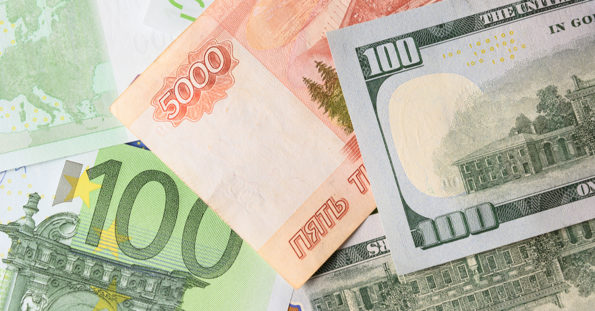 Курсы доллара и евро вернулись к уровням до начала военной операции на Украине