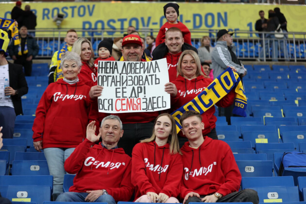 Семьи болельщиков прорекламировали новый сериал ТНТ на матче РПЛ