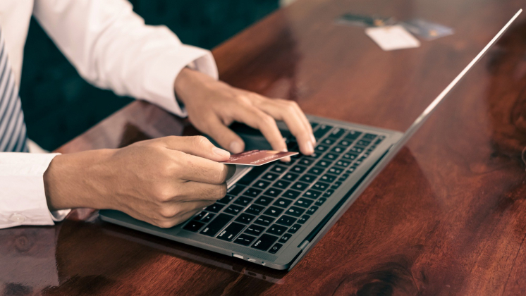 Зарубежные онлайн-магазины блокируют платежи по выпущенным в России картам UnionPay