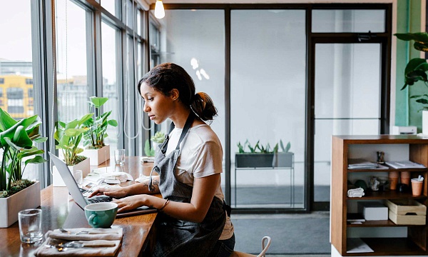 В рекламных кампаниях Яндекс Маркета появилось потоварное управление ставками через файл