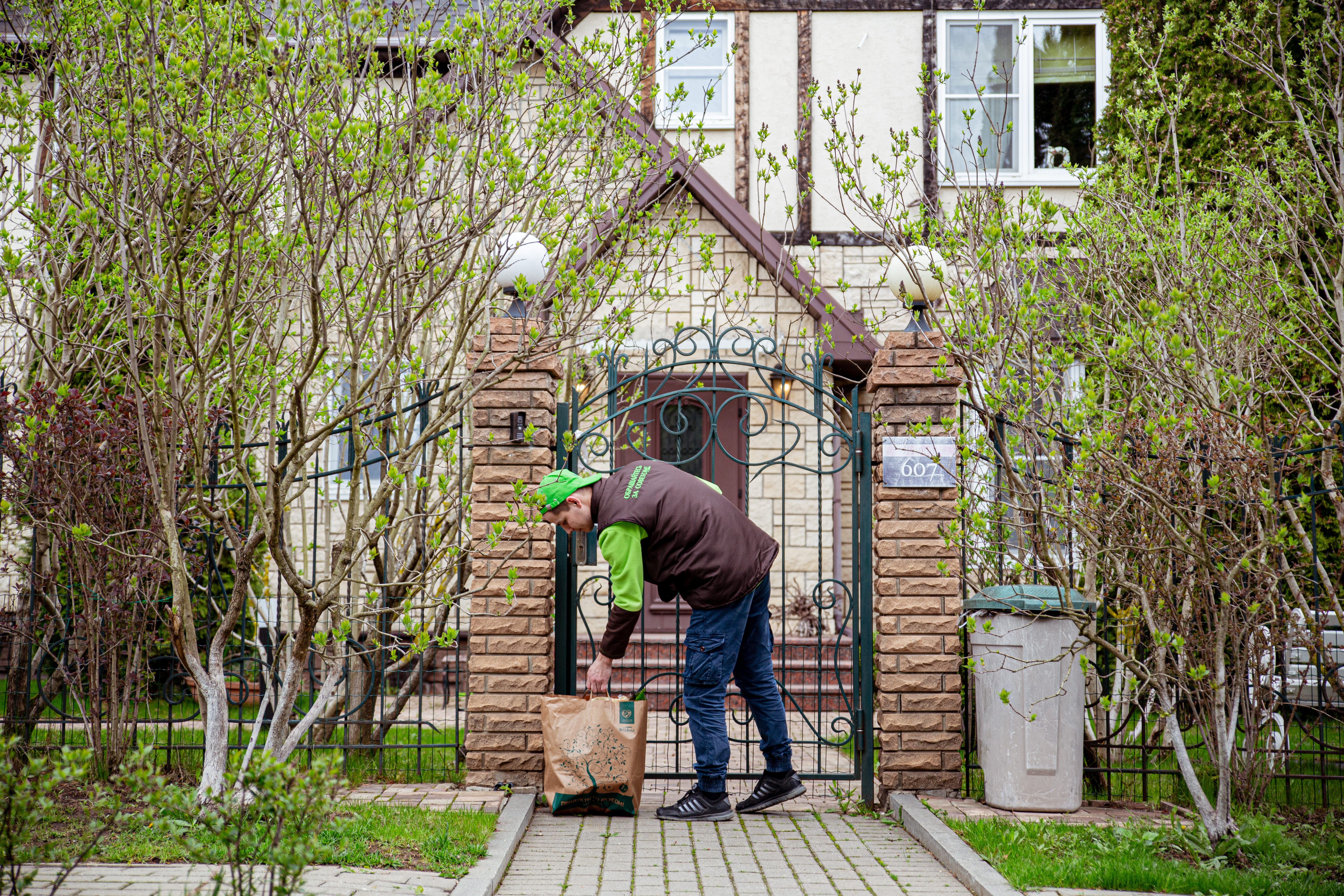 «ВкусВилл» запустил бесплатную доставку в поселки и на дачи