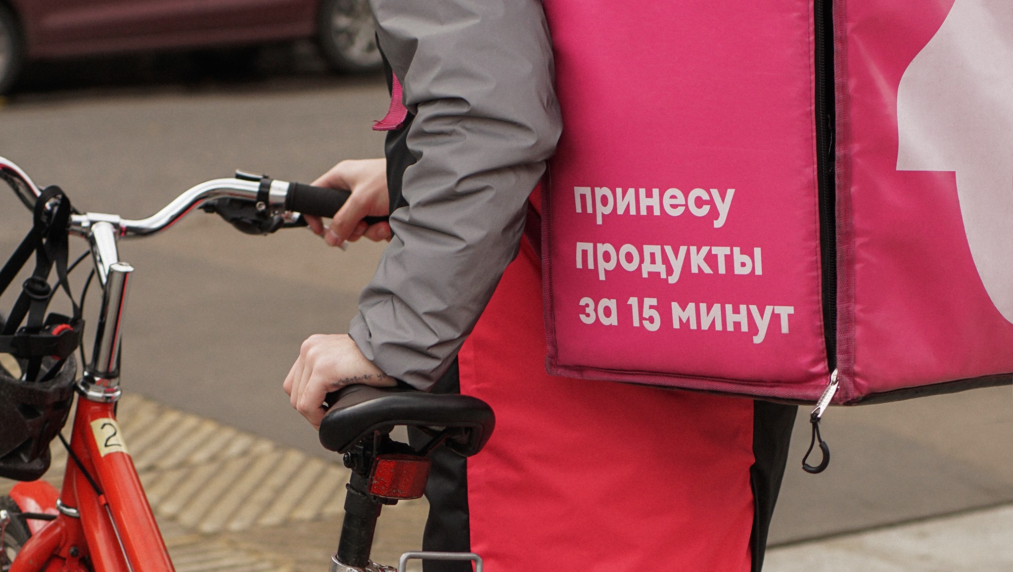 Сервис экспресс-доставки «Самокат» приостановил бизнес в 15 городах