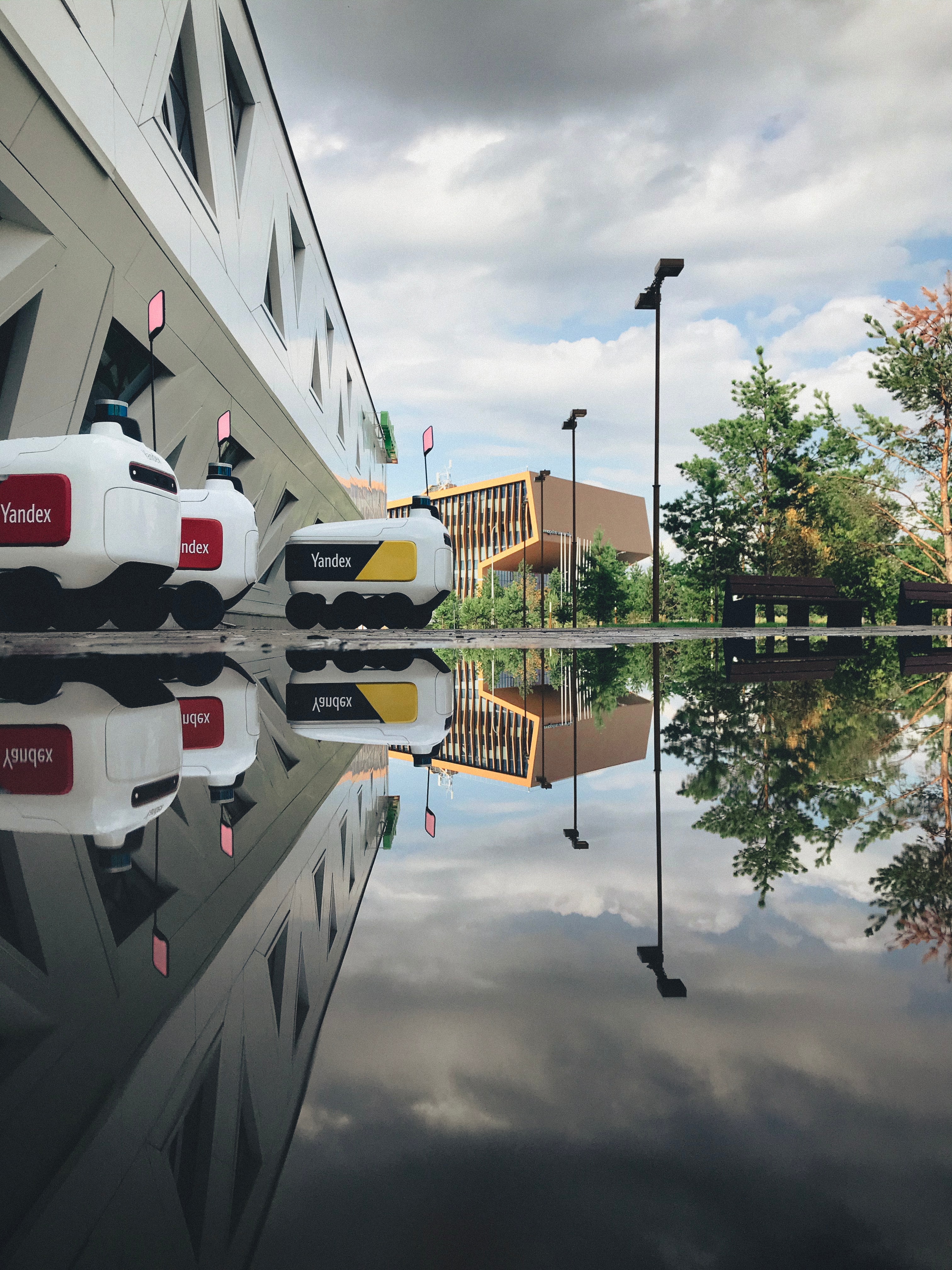 «Яндекс» приостановит инвестиции в России и за рубежом из-за санкций