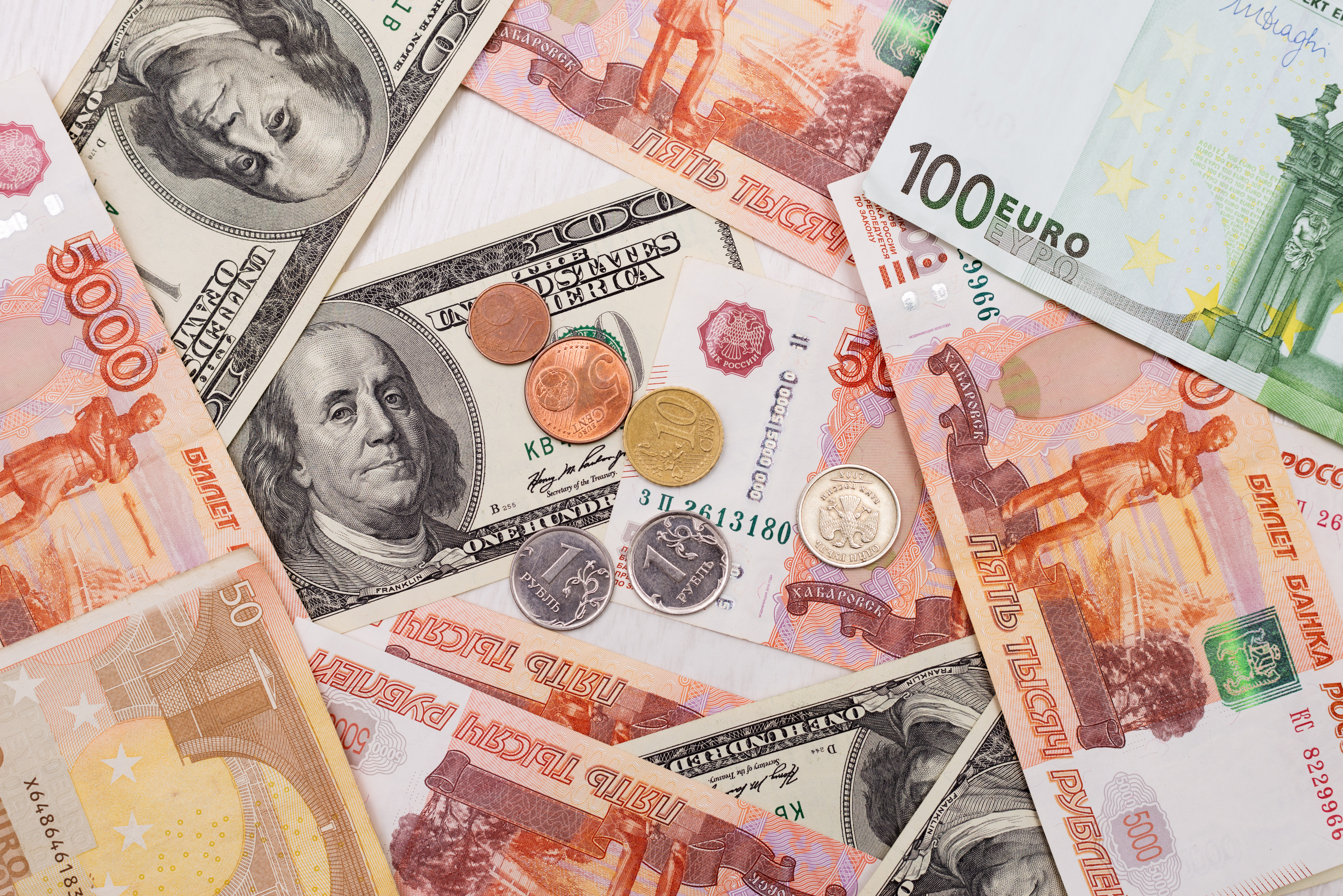 Что делать с деньгами при угрозе дефолта и девальвации?