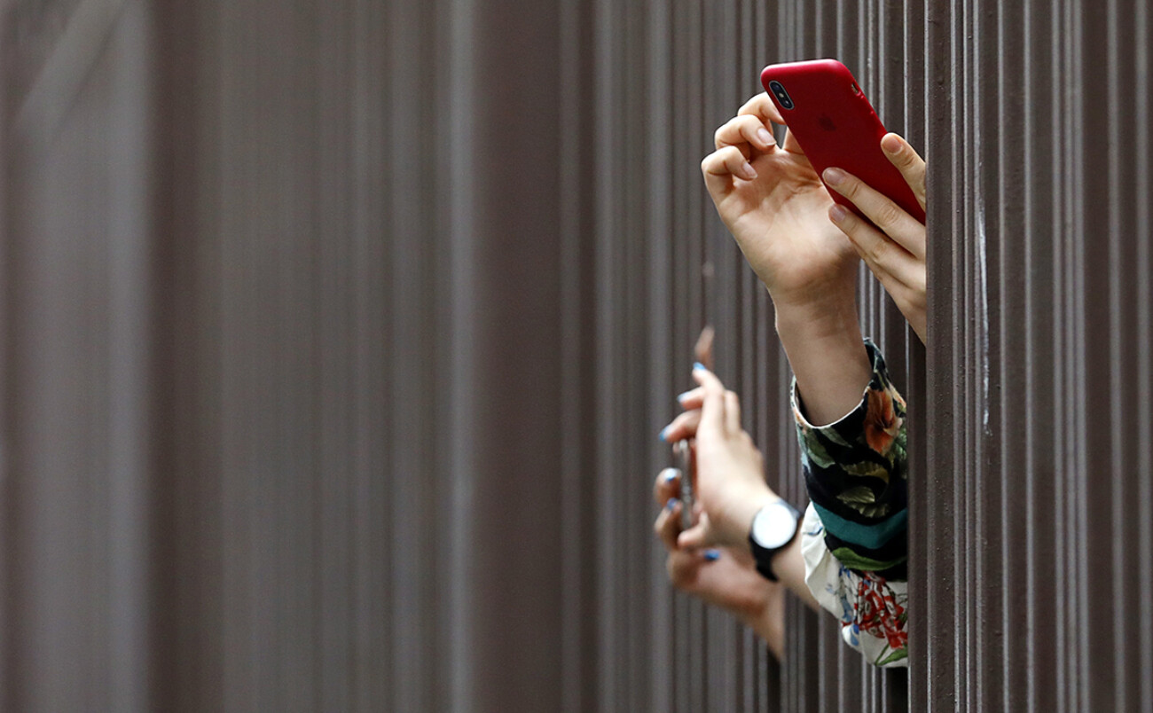 Новости и тексты на фоне 64 дня «спецоперации»: выручка онлайн-кинотеатров упадёт на 46%, тарифы на связь подорожали