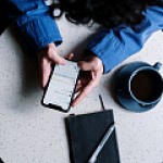 В WhatsApp теперь можно ставить реакции на сообщения