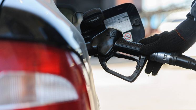 «Лукойл» покупает российский бизнес Shell