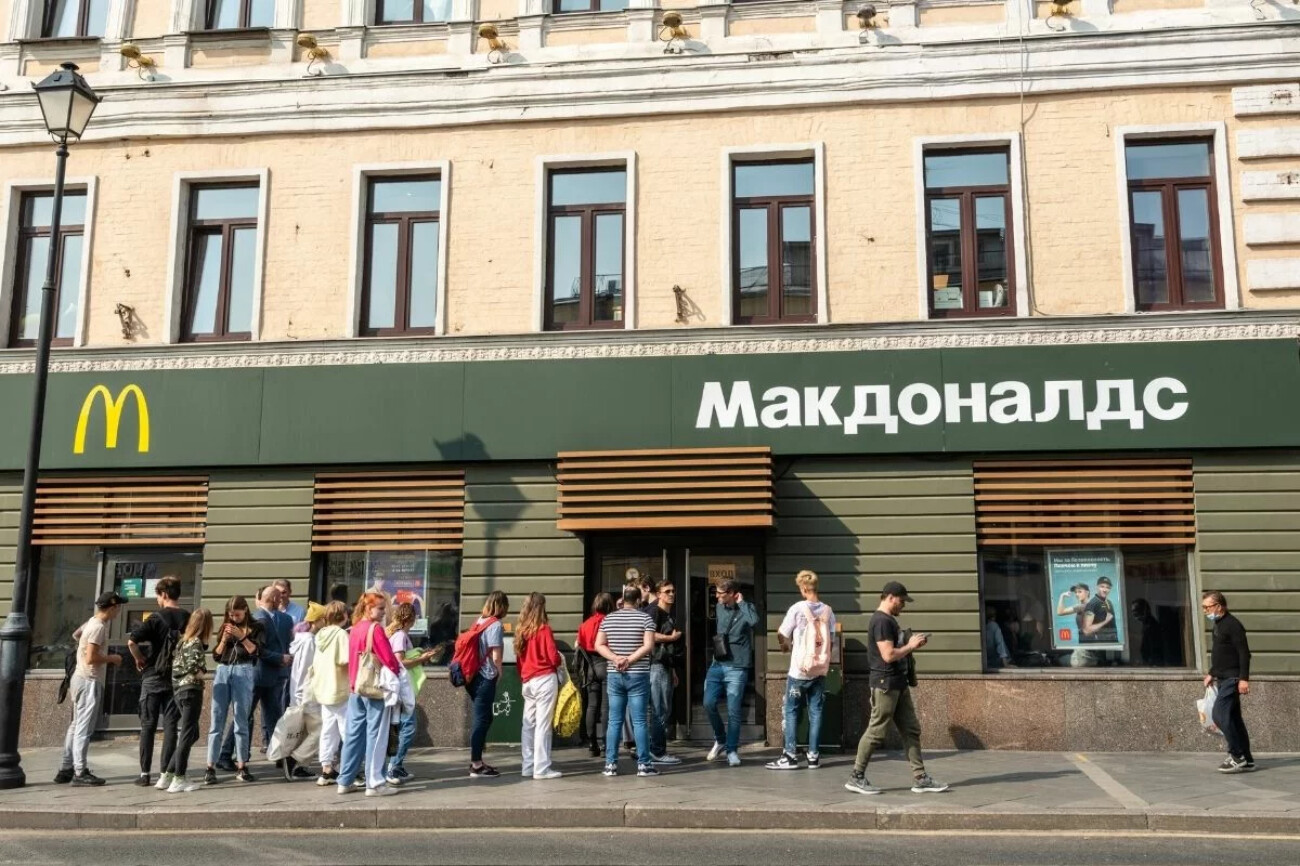 McDonald’s продаст российский бизнес франчайзи Александру Говору — он управляет ресторанами сети в Сибири