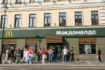 McDonald’s продаст российский бизнес франчайзи Александру Говору — он управляет ресторанами сети в Сибири