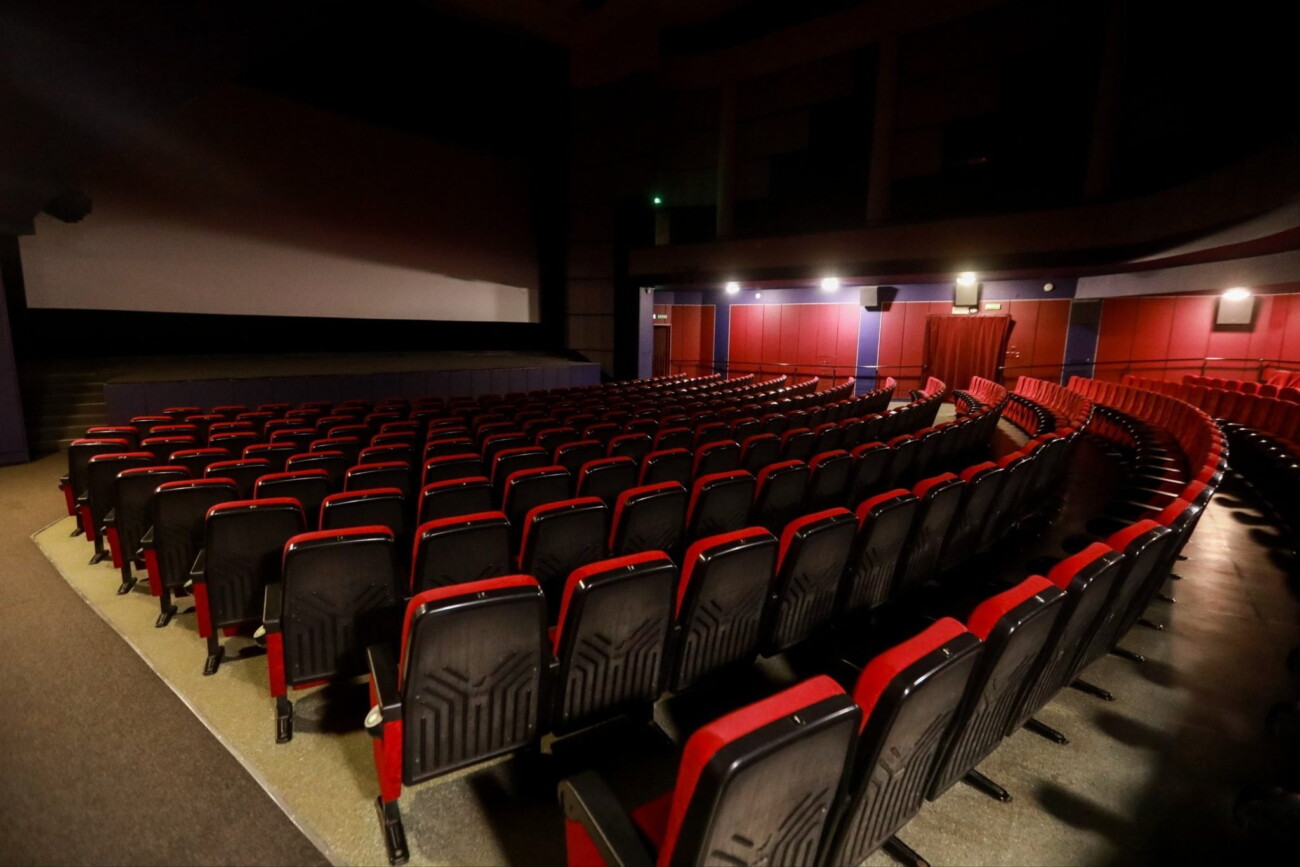 Новости и тексты на фоне 110 дня «спецоперации»: кинотеатры в регионах сокращают часы работы или работают по выходным