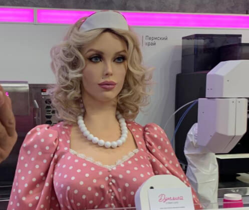 Робот Дуняша вошла в топ медиаперсон ПМЭФ