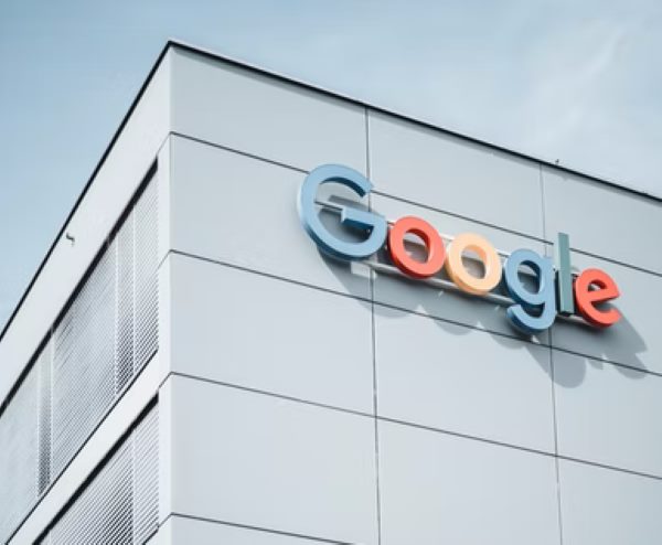 Google рекомендует использовать для разделения слов в URL тире, а не нижние подчеркивания