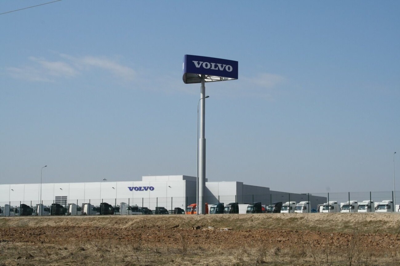 Новости и тексты на фоне 132 дня «спецоперации»: сокращения в Volvo, санкции Великобритании и Японии