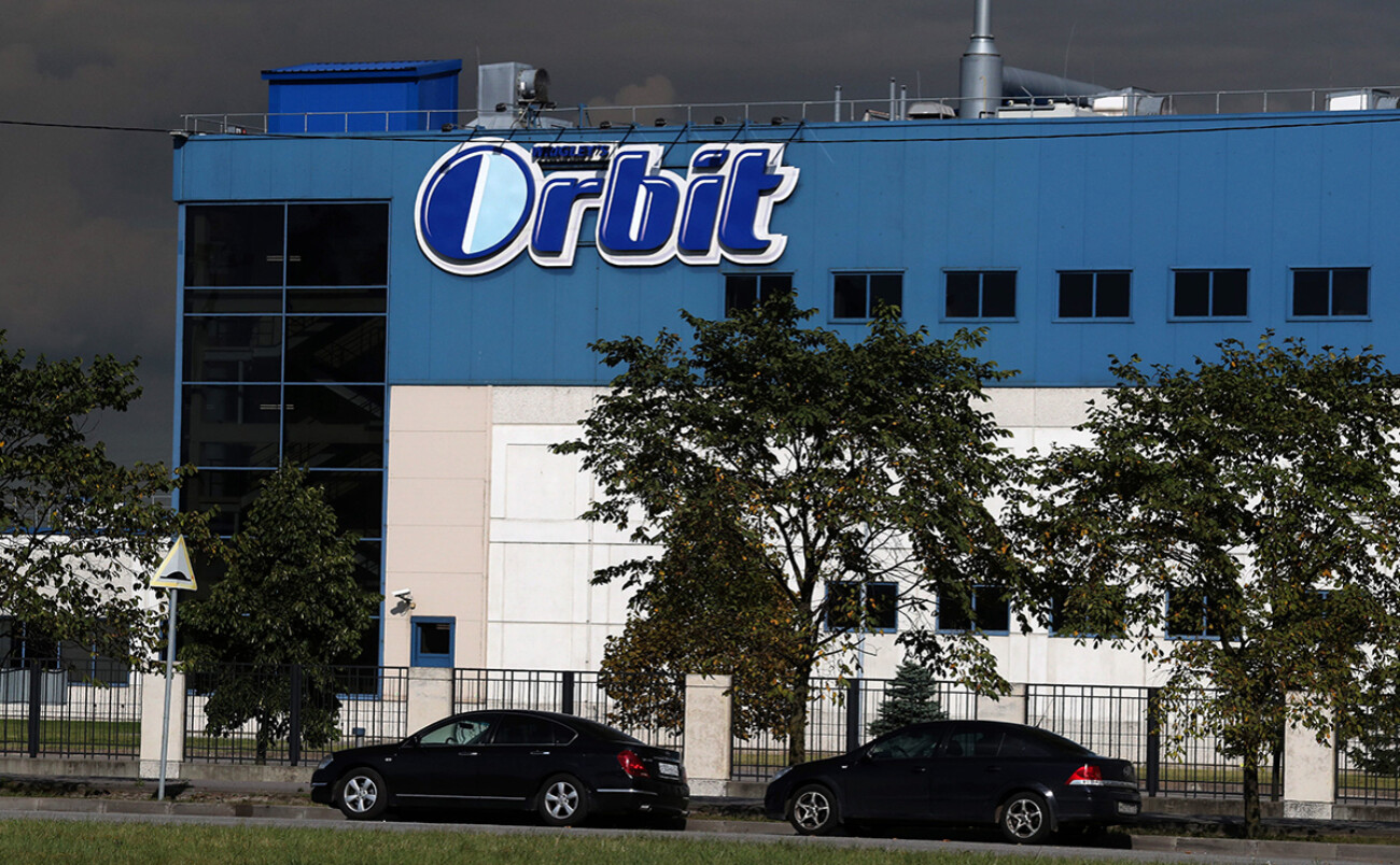«Ъ»: В России сократился выпуск жвачки Orbit — из-за санкций не хватает компонентов для её производства