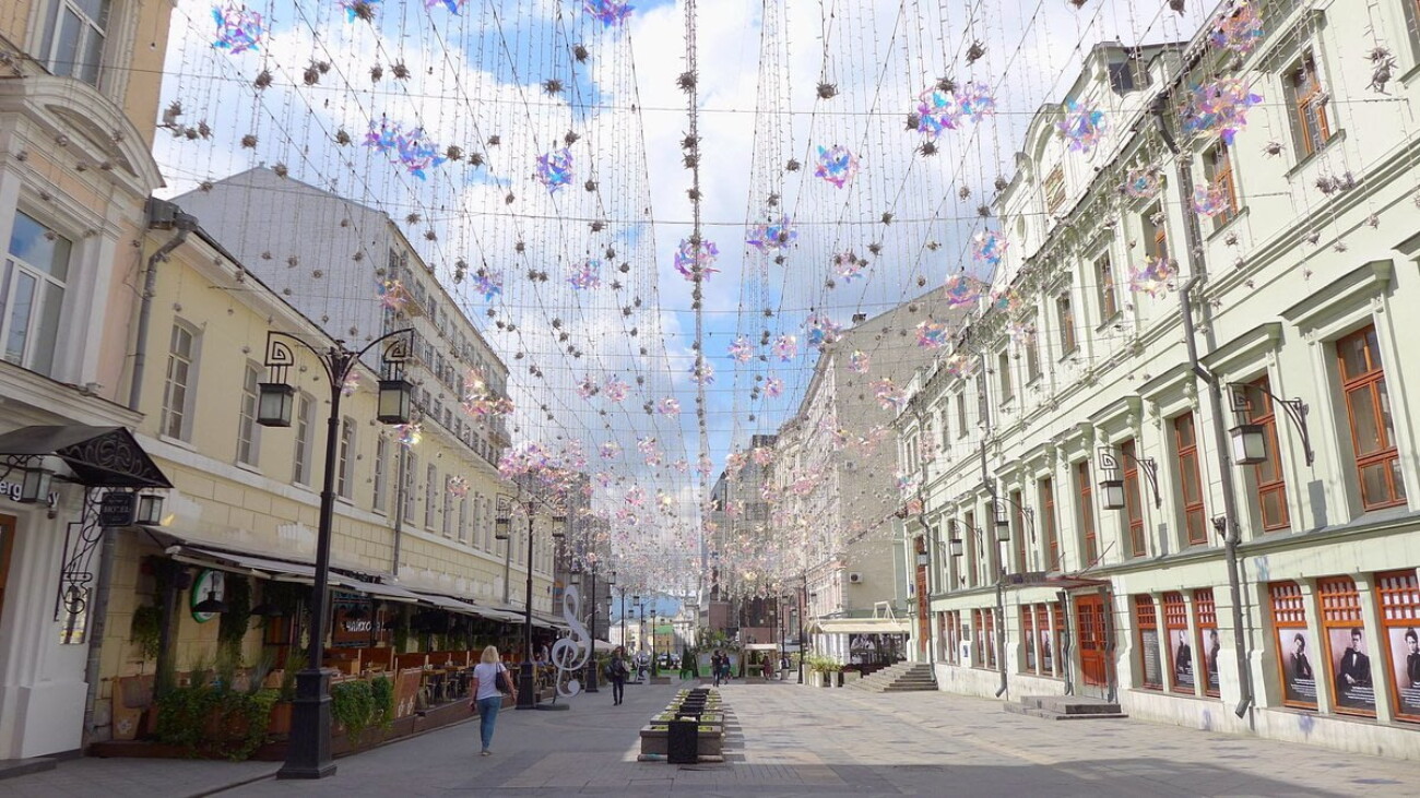 Новости и тексты на фоне 152 дня «спецоперации»: коммерческая недвижимость в Москве подешевела до 45%