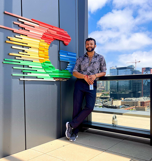 Google Fast Looking Sign