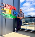 Google Fast Looking Sign