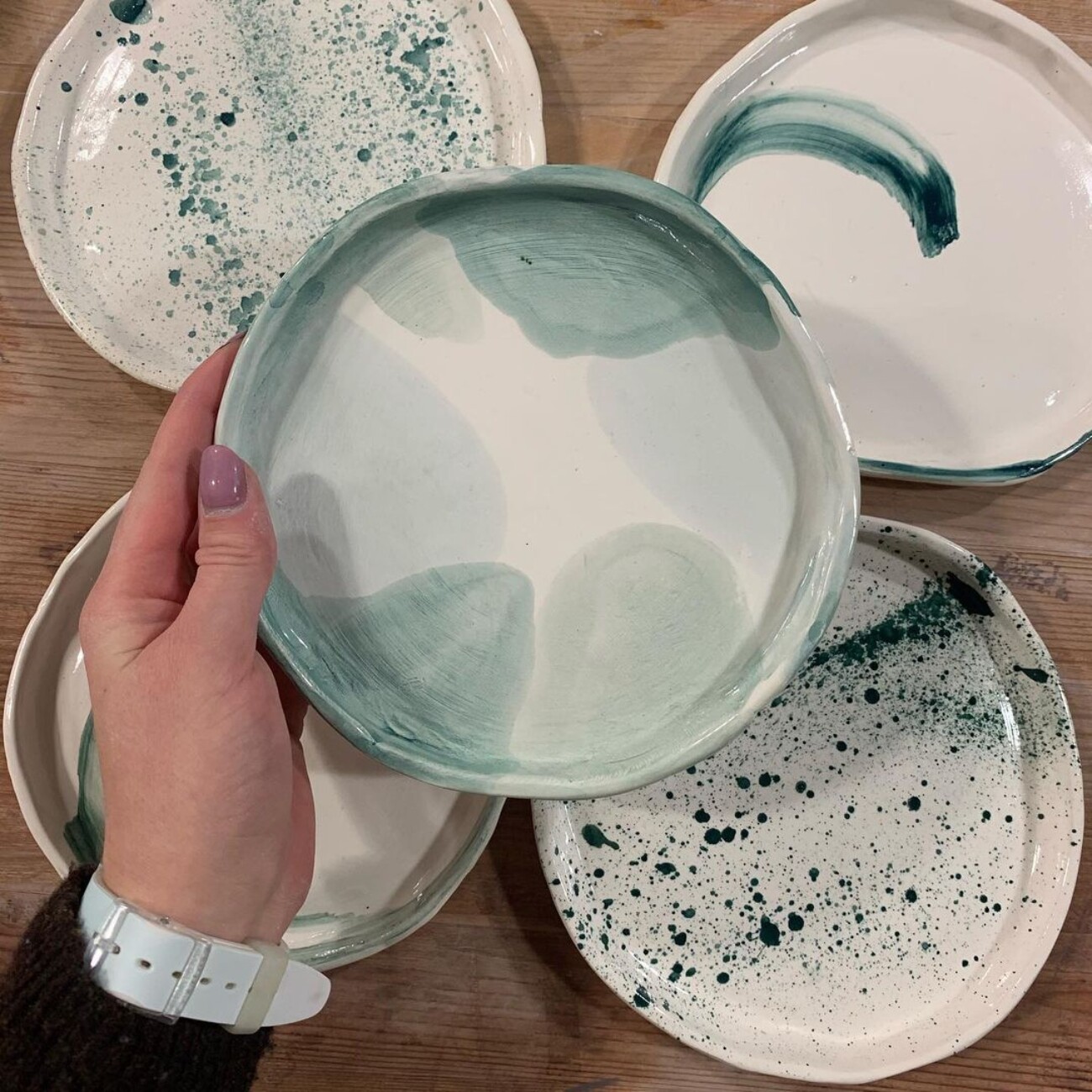 Подставки под благовония, украшения и блюдца: как организовать мастерскую и найти клиентов