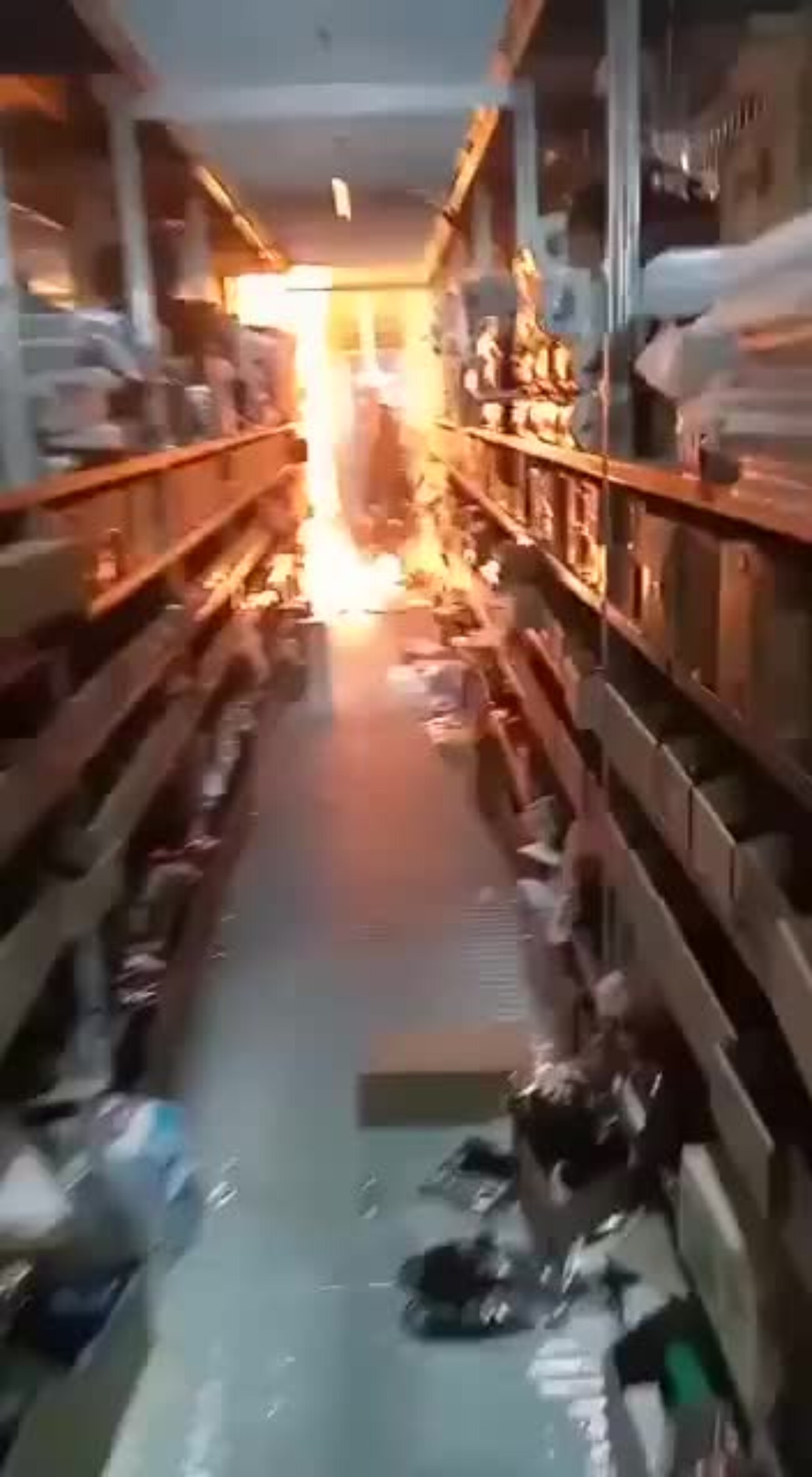 В Подмосковье загорелся склад Ozon — огонь охватил 35 тысяч м²