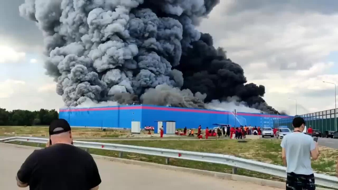 В Подмосковье загорелся склад Ozon — огонь охватил 50 тысяч м²