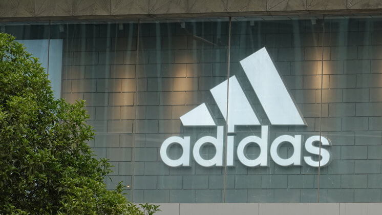 Adidas не досчитался более €100 млн выручки из-за приостановки деятельности в России