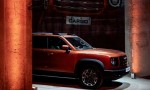 Haval и Balagan представили новую модель автомобиля на фоне водопада