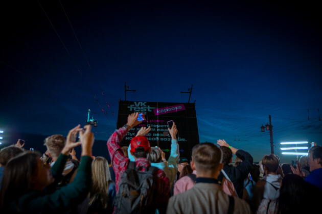 Мем-перфоманс и караоке на Дворцовом: как Great анонсировали VK Fest