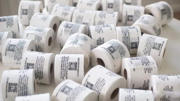 В бельгийских агентствах разместили туалетную бумагу с портфолио креаторов