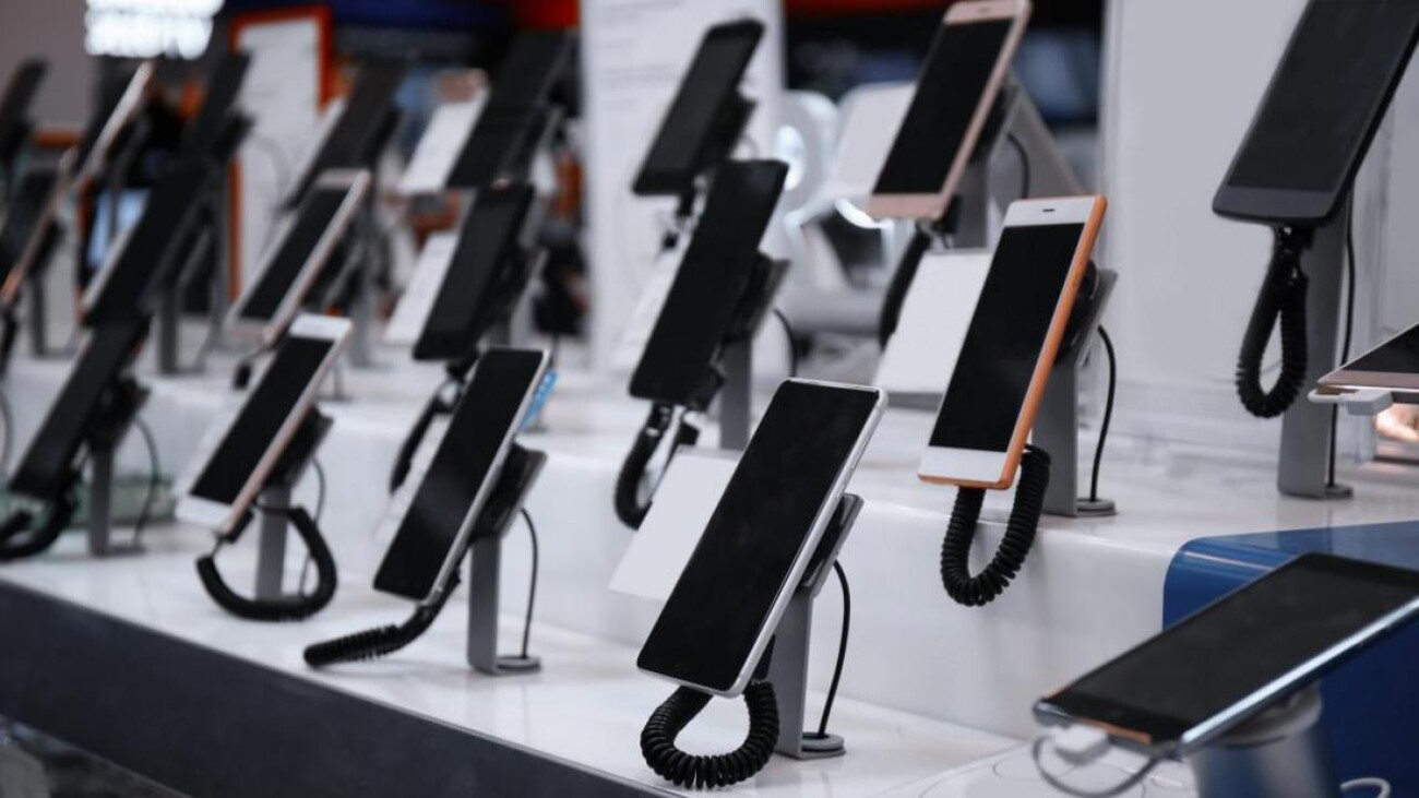 Новости и тексты на фоне 184 дня «спецоперации»: экспорт китайских смартфонов приблизился к докризисному уровню