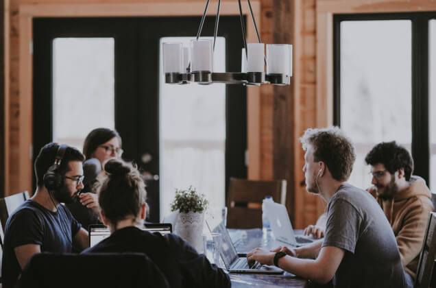 Руководитель продакт-маркетинга RuStore, стратег для DDVB и арт-директор в ONY: обзор вакансий