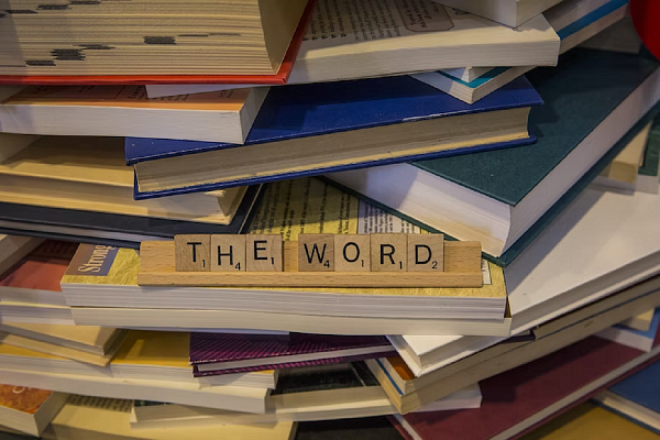 Яндекс запустил двуязычную версию генератора текстов Балабоба