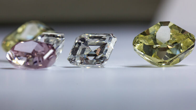 «Алроса» выделит до 337 млн рублей на рекламные услуги по стимулированию продаж бриллиантов