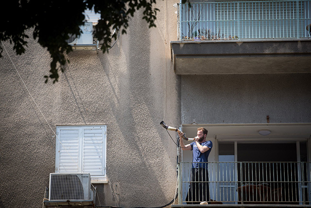 Google's Daniel Waisberg Blowing A Shofar