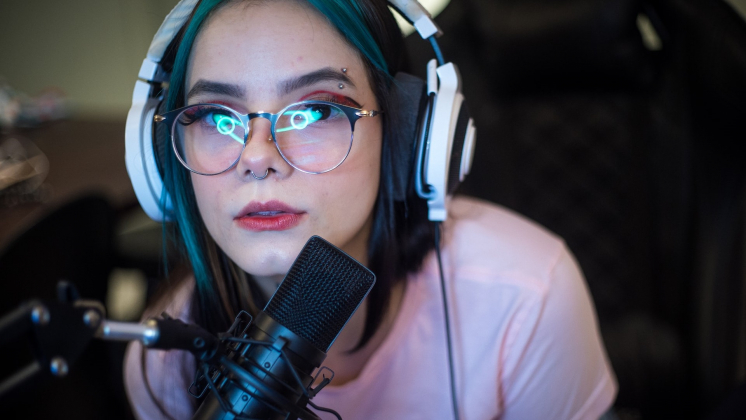 Агентства dentsu Russia и Streamerce интегрируют бренды в стримы интернет-магазинов