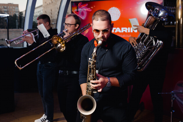 Танцы, дискуссии, футуролог: агентство Nectarin провело «Digital Крышу» на суперъяхте