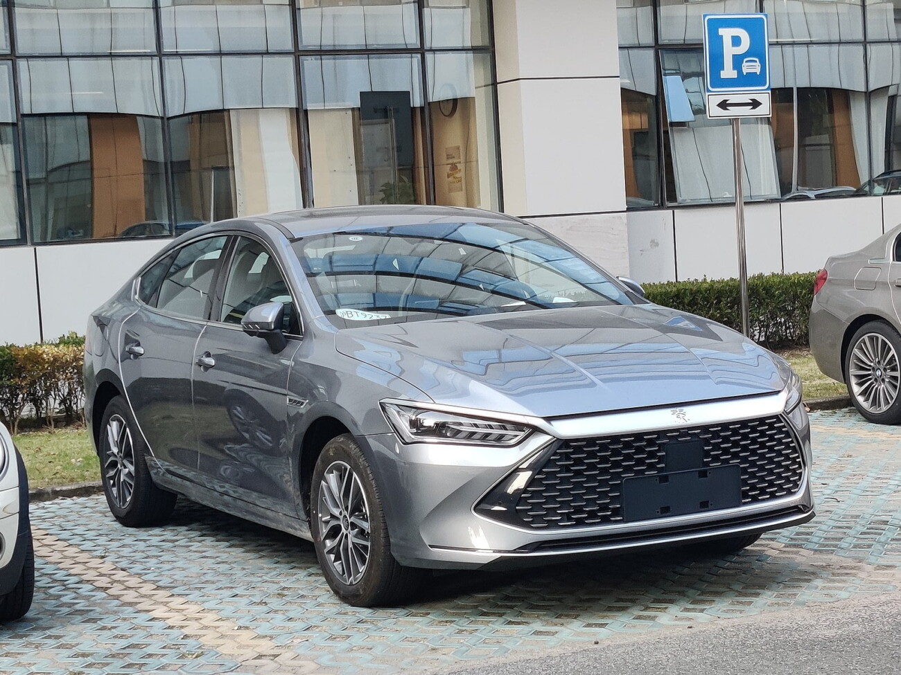 В 2023 году в России появятся электромобили китайской BYD — ввозить их будет белорусская SGP