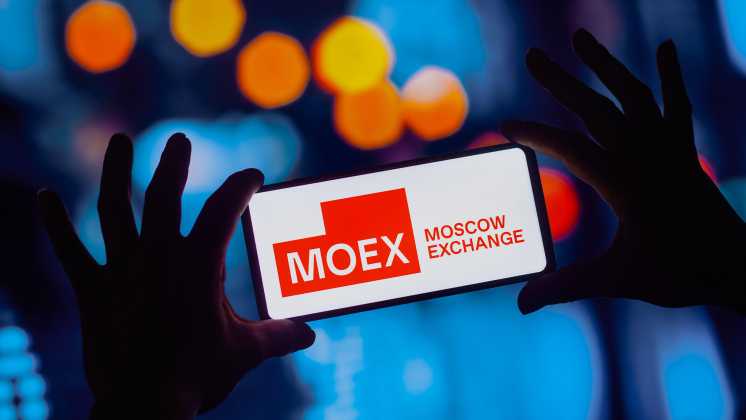 Глава набсовета Мосбиржи допустил отказ от торгов долларом