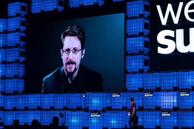 Эдвард Сноуден получил российское гражданство