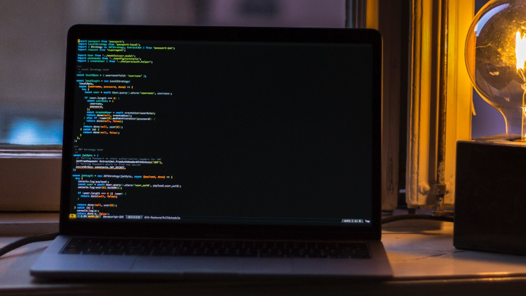 Минцифры попросило компании в сферах IT и связи сохранить 80% зарплаты для мобилизованных