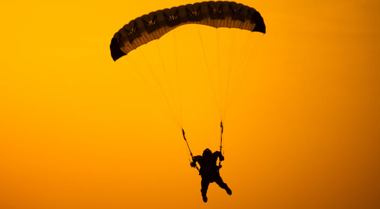 В Чечне стартовали международные соревнования по парашютному спорту