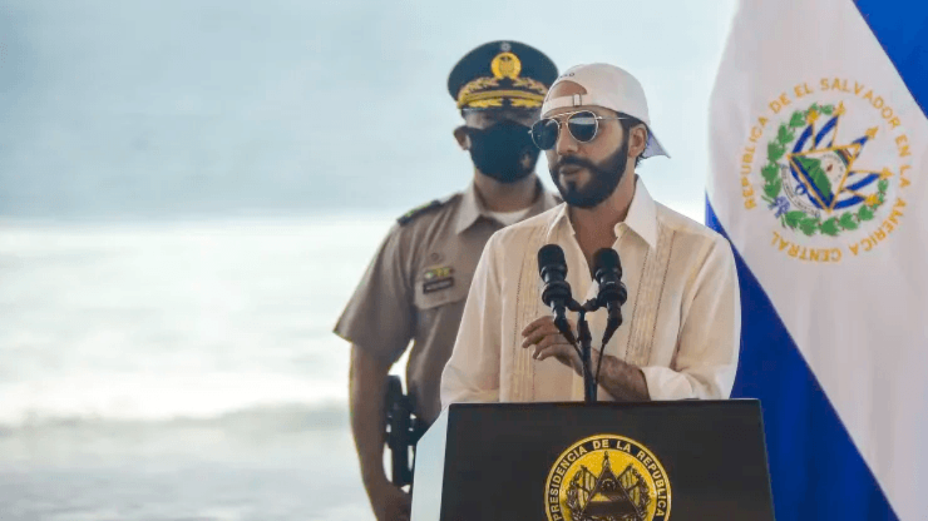 Власти Сальвадора понесли убыток в $60 млн за год после признания биткоина официальной валютой