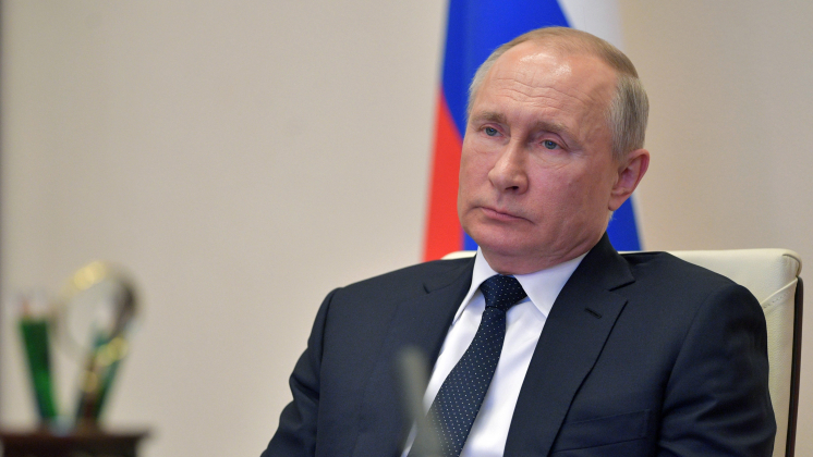 Путин поручил выделять по 3,9 млрд рублей в год на патриотический контент для детей