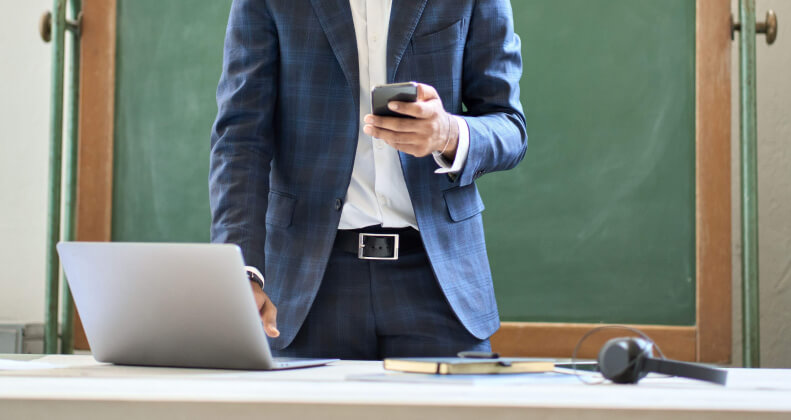 Учителям порекомендовали ограничить использование WhatsApp