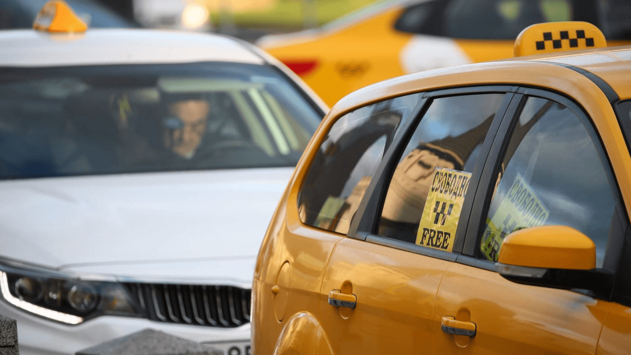 Qiwi выпустила виртуальные дебетовые карты для водителей такси — с кешбэком на заправках