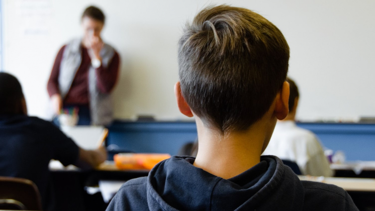 Патриотический контент за 3,9 млрд рублей покажут на школьных уроках