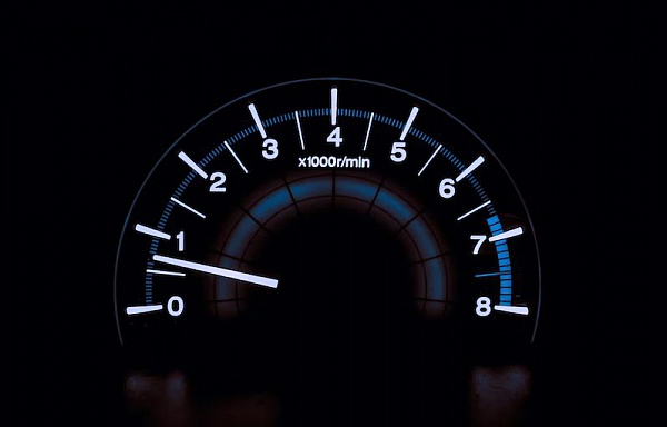 Как привлечь органический трафик на новый сайт магазина автомагнитол: 68% в Яндексе, 108 покупок через год