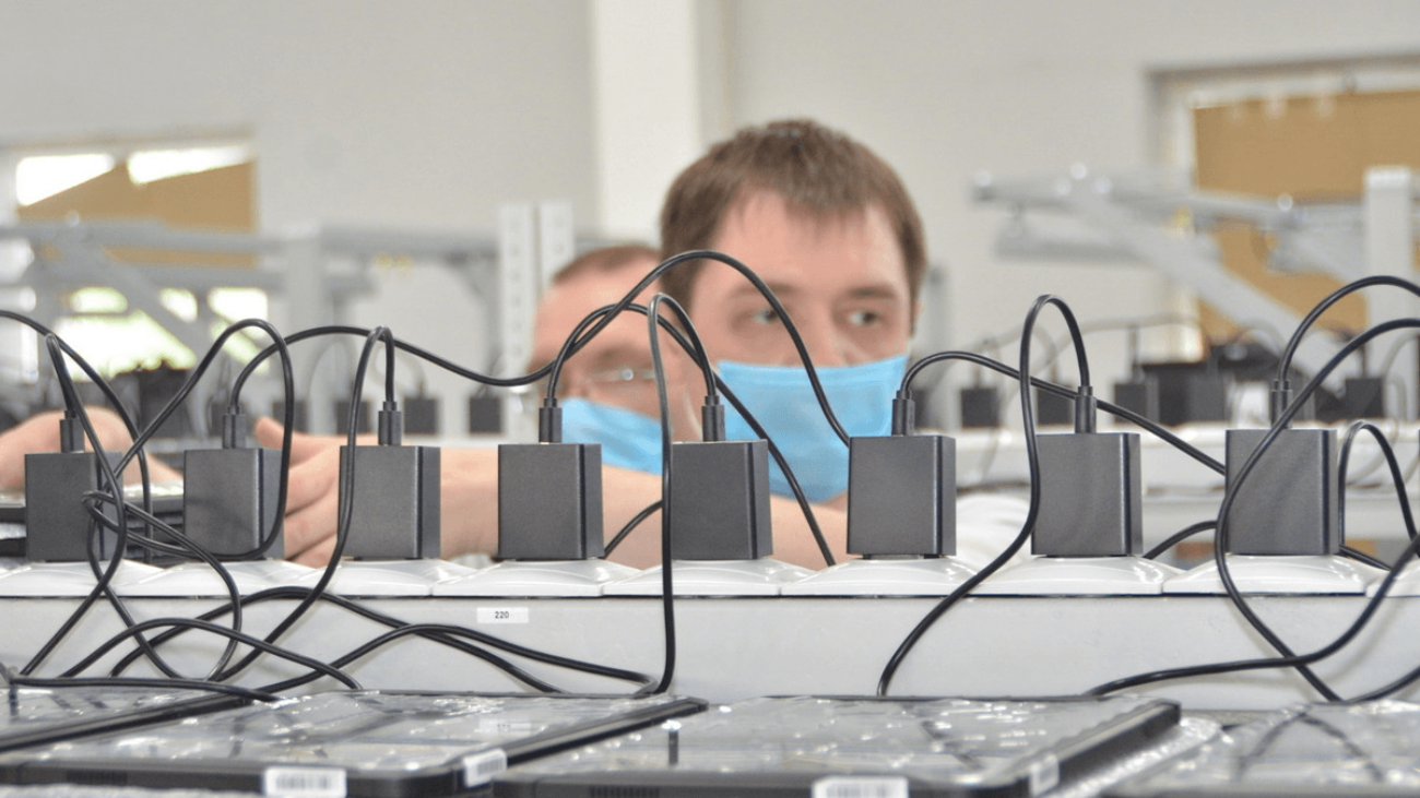 «Ростелеком» хочет выпустить 65,9 млн смартфонов и планшетов на российской ОС «Аврора» к 2030 году — «Ъ»