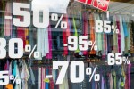 Одежда и обувь станет самым популярным товаром на предновогодних распродажах