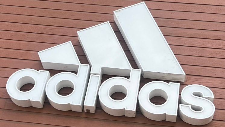 Adidas снова потерял €100 млн выручки из-за приостановки деятельности в России