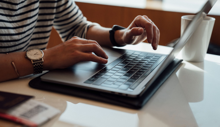 Четверть россиян подвержены думскроллингу